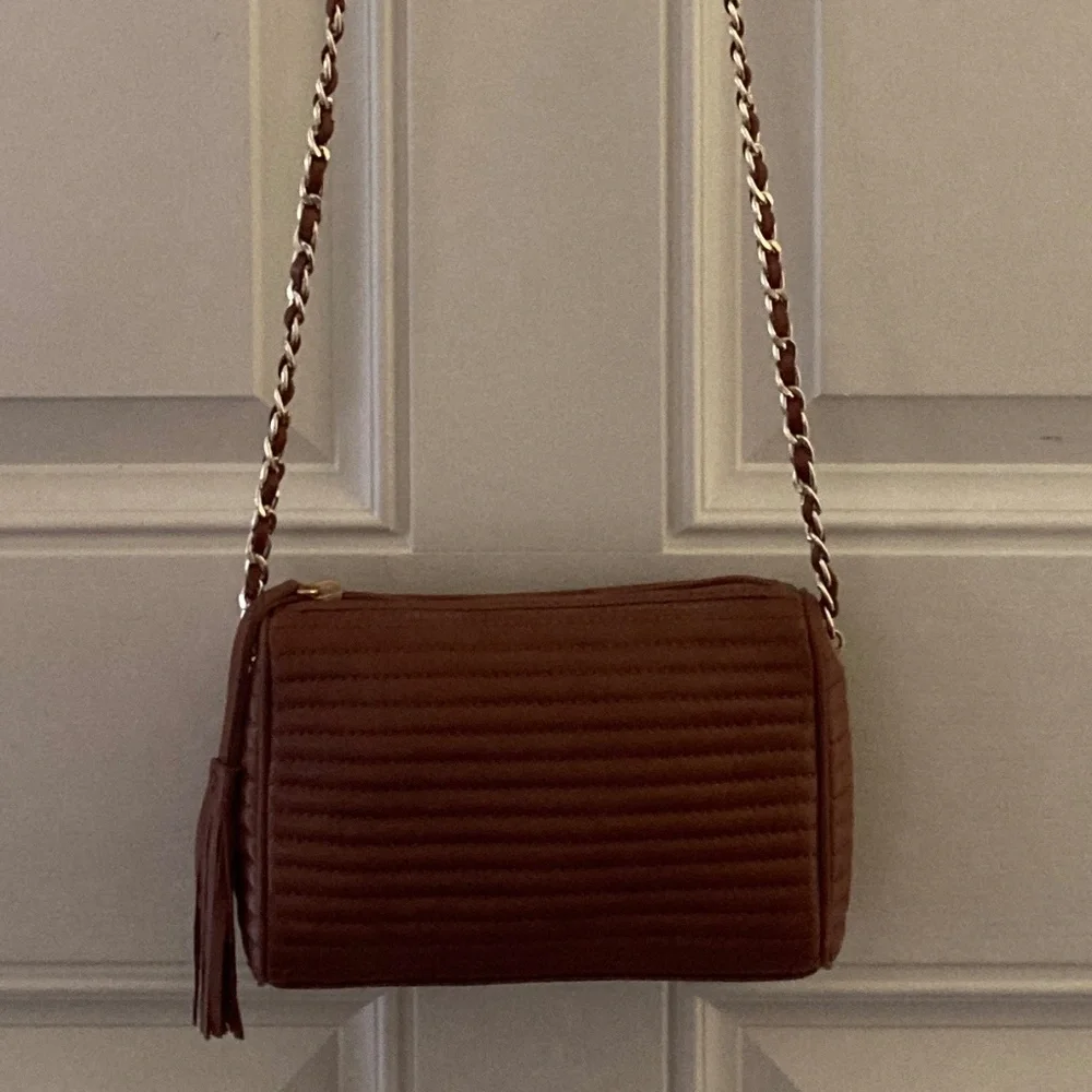 Nordstrom Genuine Leather Caramel Crossbody Bag/Gold Tone Woven Chain/NEW!